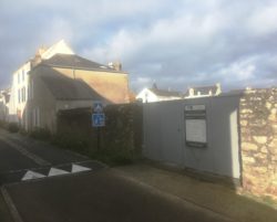 Affichage d’une Déclaration Préalable pour la réalisation d’une extension à Batz-Sur-Mer.