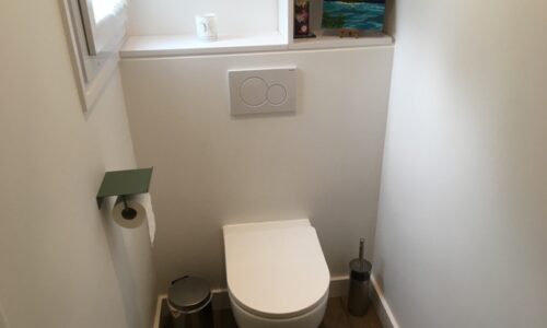 Rénovation d’une série de toilettes sur eau recyclée au Croisic.