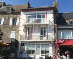 Livraison de la rénovation d&rsquo;une façade classée sur le port du Croisic.