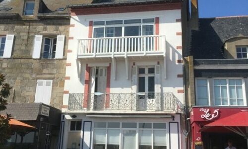 Livraison de la rénovation d&rsquo;une façade classée sur le port du Croisic.